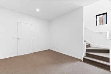 Obraz premium Empty and unfurnished brand new apartment