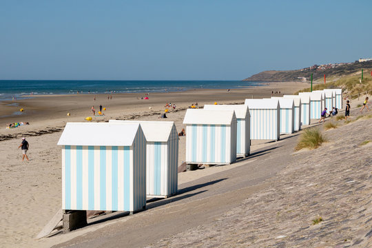 La plage d'Hardelot et ses cabines - C&ocirc;te d'Opale - Pas-de-Calais