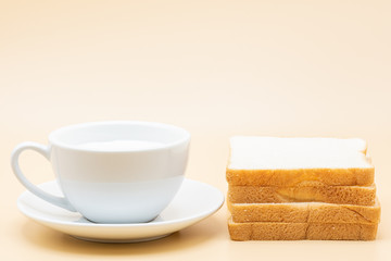 Fototapeta na wymiar A cup of milk and a bread