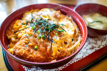 カツ丼　日本の丼もの