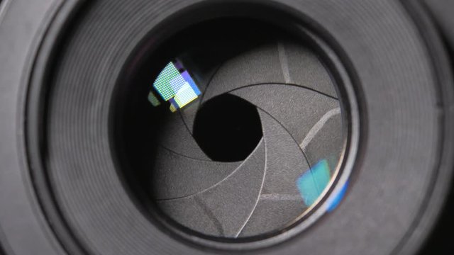 Close up shot lens front side exposed aperture blades diaphragm f stop aperture adjustment of dslr camera for photograph concept