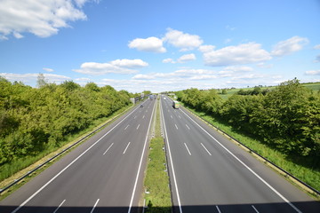 Dreispurige Autobahn im Landkreis Schaumburg
