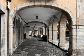Fototapeta na wymiar Avilés, calle medieval Galiana