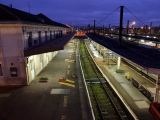 Fototapeta premium Quai de gare vide.
