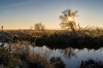 Mgły i szron o poranku, Rzeka Narew, Narwiański Park Narodowy, Podlasie, Polska © podlaski49
