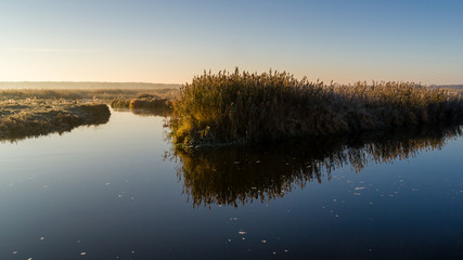 Mgły i szron o poranku, Rzeka Narew, Narwiański Park Narodowy, Podlasie, Polska © podlaski49