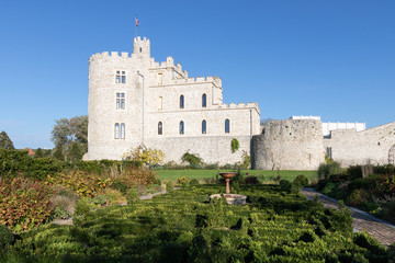 Obraz premium Le jardin et le Château d'Hardelot