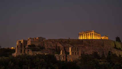 Fototapeta premium The Parthenon and Acropolis lit up at night
