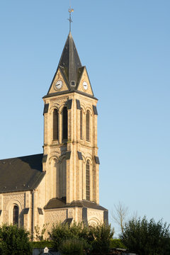 Le clocher de l'&eacute;glise Saint-Martin de Carly