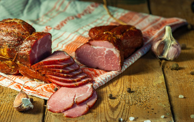 sliced smoked pork ham and garlic