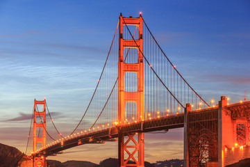 Fototapeta na wymiar Golden Bridge de nuit - San Francisco - USA