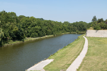 L'Aa canalisé et les remparts de Gravelines