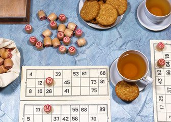 The game of bingo with biscuits cups