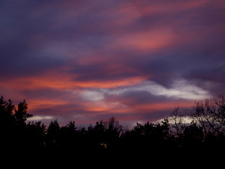 Obraz premium Kolorowe niebo po złotej godzinie