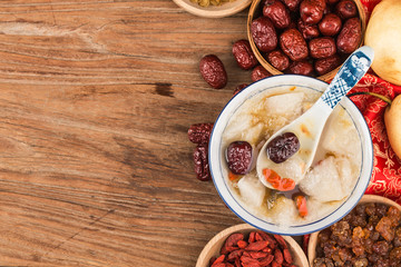 Peach gum snow saponin rice sugar water，Stewed peach gum with Sydney，Chinese traditional tonic