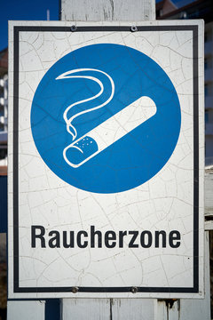 Raucherzone Photos Royalty Free Images Graphics Vectors Videos Adobe Stock