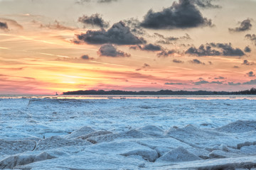 Fototapeta premium Bright Sunset On A Cold Night