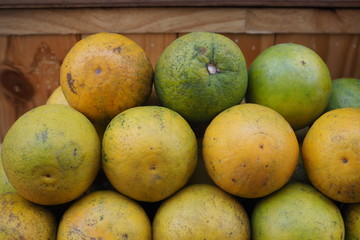 Photograph of a pile of oranges