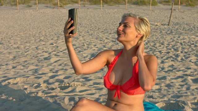 A Gorgeous Lady Wearing Her Sexy Bikini At The Beach Enjoy Talking With Her Famity On The Phone Using Video Call - Close Up Shot