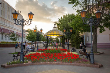 Naklejka premium Sunset over Sovetskaya street in the city of Brest, Belarus