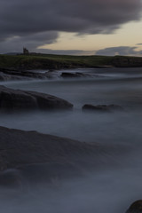 Obraz premium Rocks and sea on a long exposure at Mullaghmore