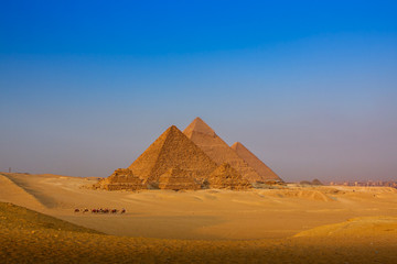 scenic panorama view of giza pyramids cairo egypt  with caravan  - obrazy, fototapety, plakaty