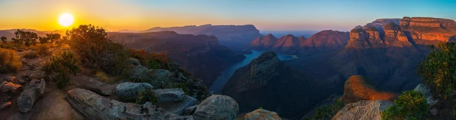  drie rondavels en Blyde River Canyon bij zonsondergang, Zuid-Afrika © Christian B.