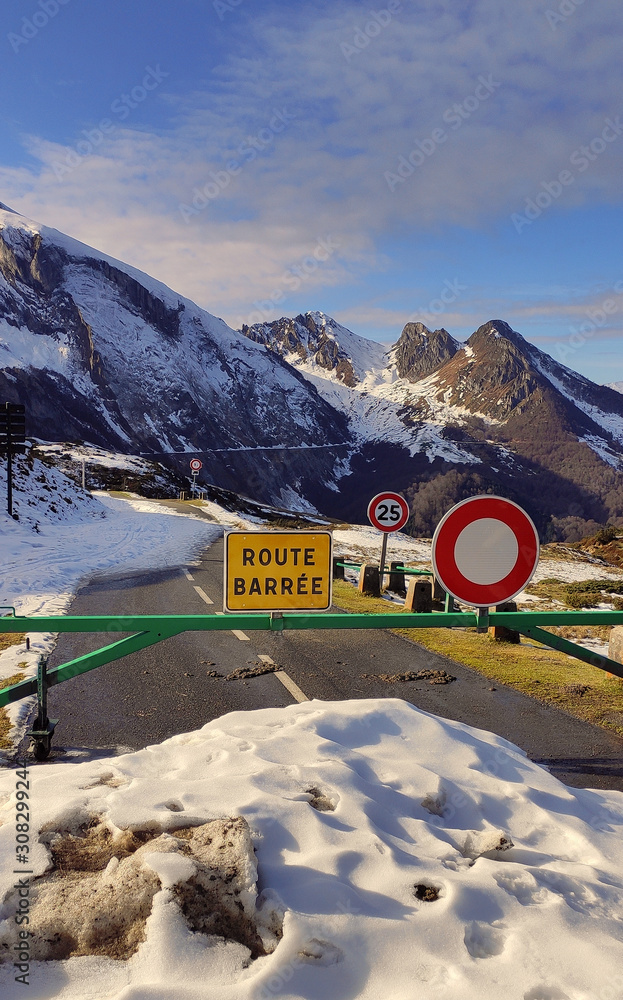 Canvas Prints vue enneigée du col du soulor vers l'aubisque