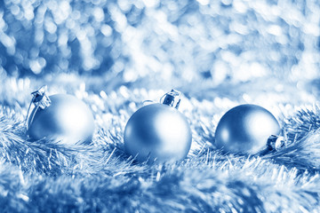 Christmas balls on shiny background - 308306054