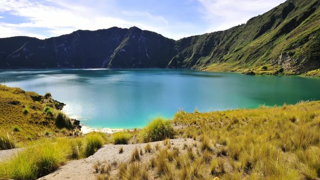 Quilotoa, cr&aacute;ter volcanico con laguna