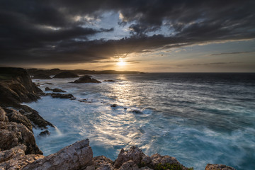 Obraz premium Colorful autumn sunset on the Cantabrian coast!