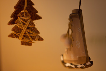 Weihnachtsschmuck in Braun Eislaufschuh Bäumchen
