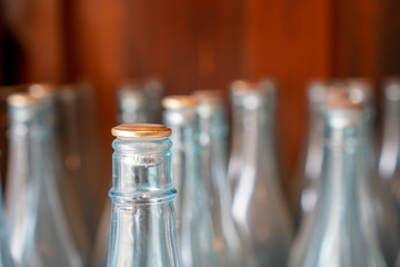 並んだ透明な瓶