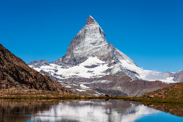 Fototapeta premium Riffelsee lake and Matterhorn, Switzerland
