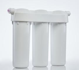 White cleaning water filter system
