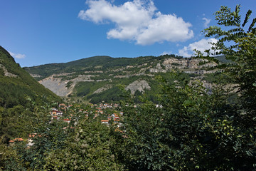 Fototapeta na wymiar Iskar Gorge and village of Tserovo , Balkan Mountains, Bulgaria