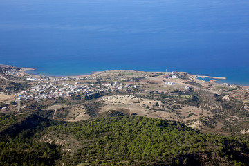 Fototapeta na wymiar Blick von der Burgruine Kantara auf Kaplica / Davlos