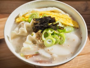 한국의 전통음식 떡 만두국 