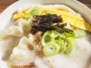 한국의 전통음식 떡 만두국 