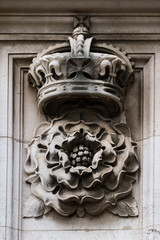 Carved Tudor Rose and Crown - obrazy, fototapety, plakaty