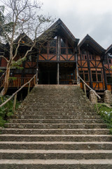 casa en medio de la selva