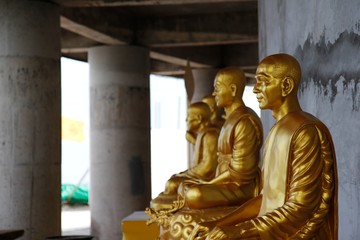 statues of thai manahs