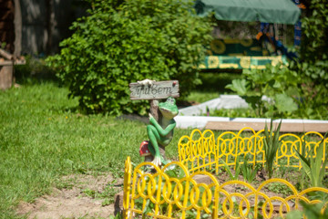 In the garden, Табличка в саду, Hello, Привет, Privet