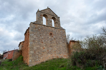 Fototapeta na wymiar Abandoned church in Escobosa de Calatanazor, Soria