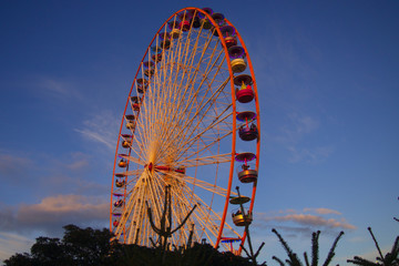 Fototapeta premium Puesta de sol en la noria