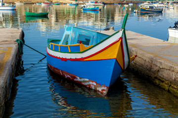 Fototapeta na wymiar The colorful traditional boat is moored at the harbor