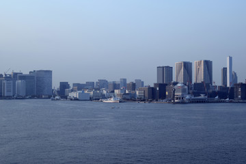 Fototapeta premium 東京湾とビル群