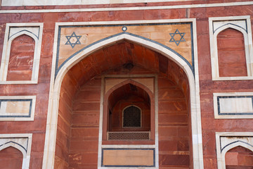 Fototapeta premium Doorway architecture details of Humayans Tomb, ancient ruins in New Delhi India
