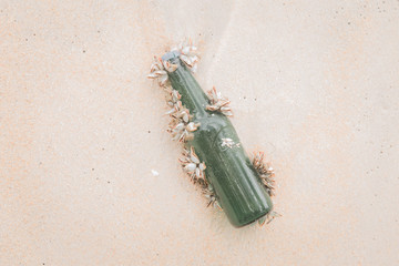 Obraz premium message in a bottle on the beach