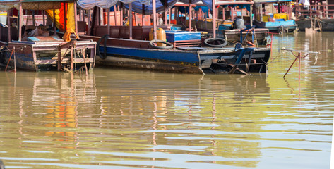Fototapeta na wymiar The Floating Villages of Tonlé Sap Lake Siem Reap, Cambodia, living in a floating village surrounded by water and transportation only by boat
